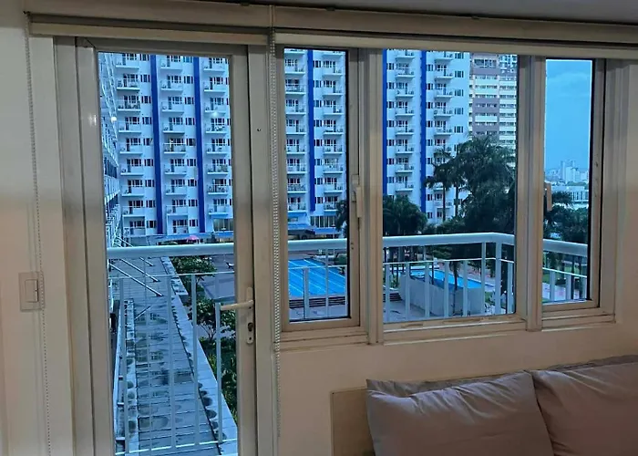 1 Bedroom Boni Light Wifi Netflix Pool Balcony Apartment Manila